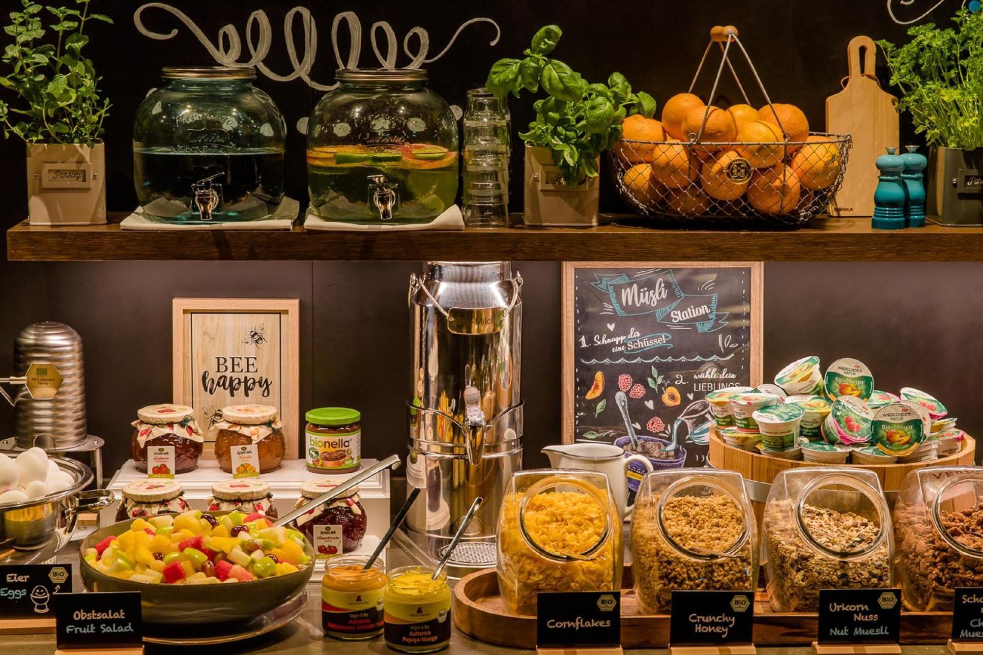 Motel One Berlin-Hackescher Markt ภายนอก รูปภาพ